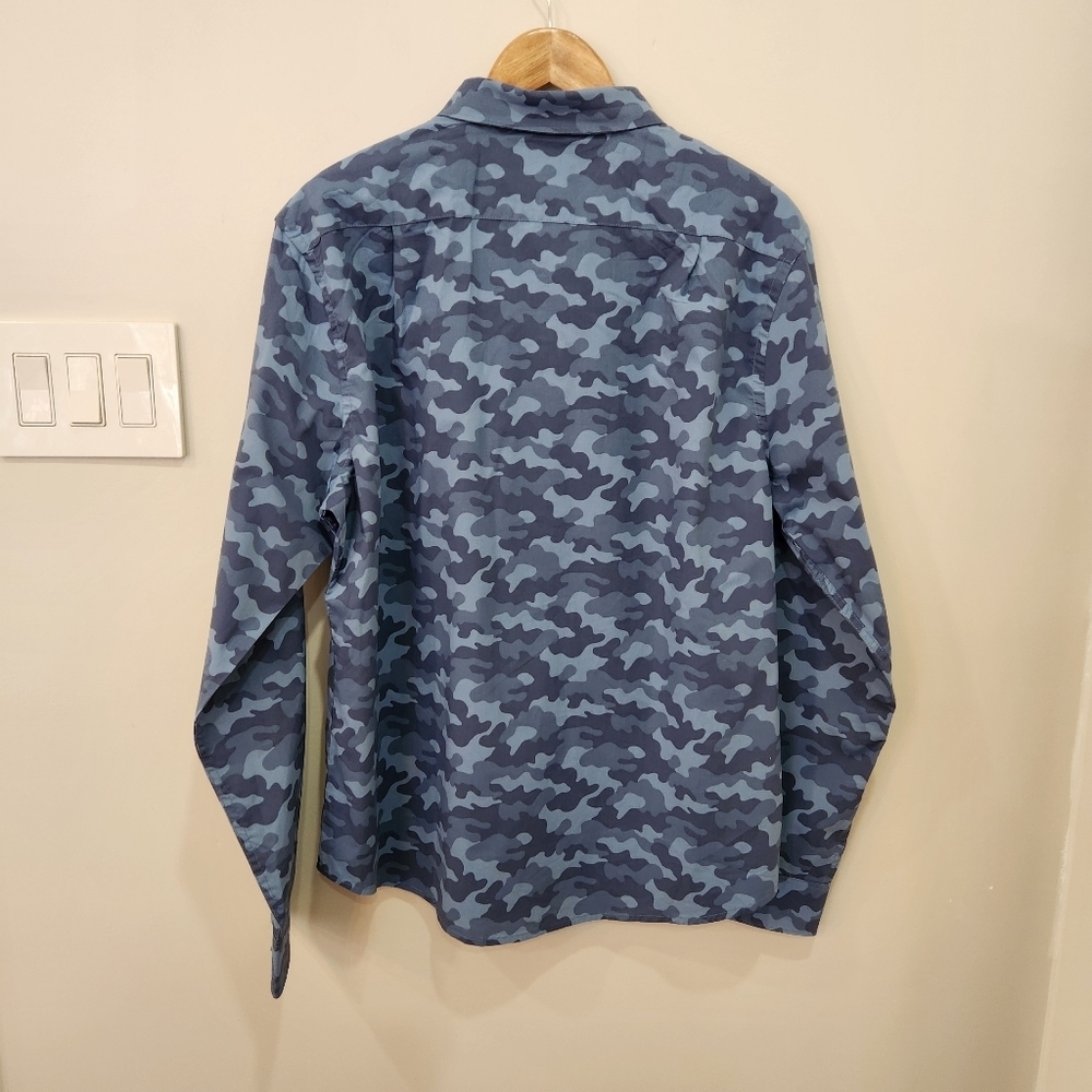 NWT Izod Saltwater Shirt Men's XL Blue Camouflage Untucked Long Sleeve Stretch - Picture 3 of 12